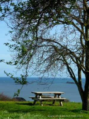 Pique-nique au parc départemental du port-es-leu Étables-sur-mer